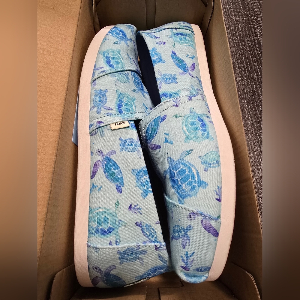 Women's TOMS Light Aqua Watercolor Sea Turtle Slip-Ons 8.5